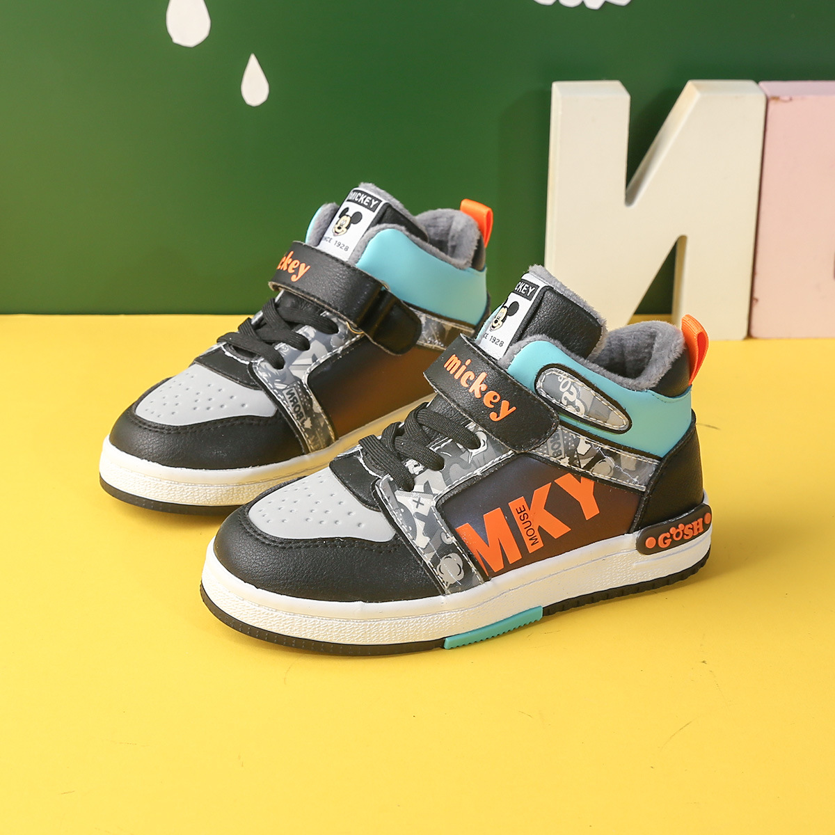 Winter fashionable universal sneakers for men and women
