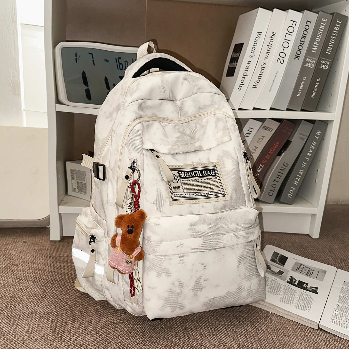 White [upgraded spine protection function] + pendant