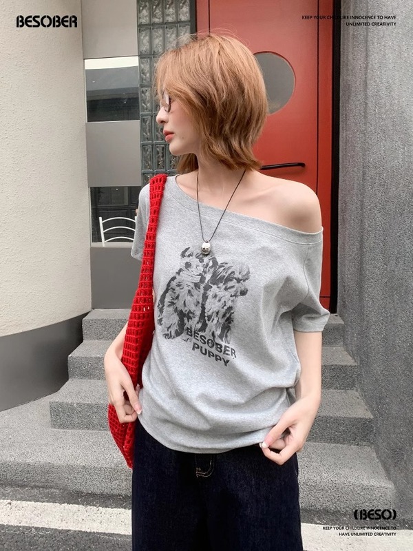 ドロップシッピングオフショルダー半袖レディース Tシャツワンショルダー 2025 新しい女性のルーズレイジーリラックスオフショルダートップ|undefined