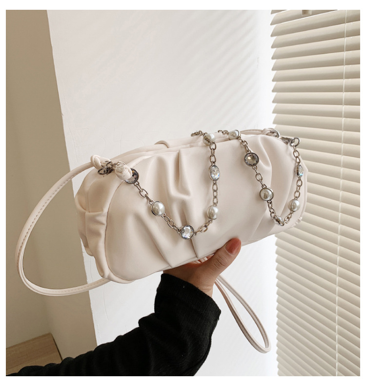 Wholesale Soft Pu Fold Pearl Chain Single Shoulder Handbag Nihaojewelry display picture 10