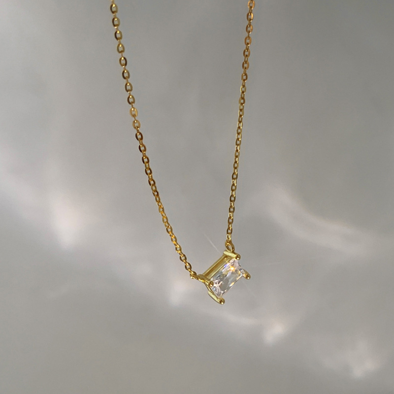 Simple Compact Four-pronged Square Diamond Necklace For Women, With Cool Minimalist Style, Featuring A Rectangular_voghion.com