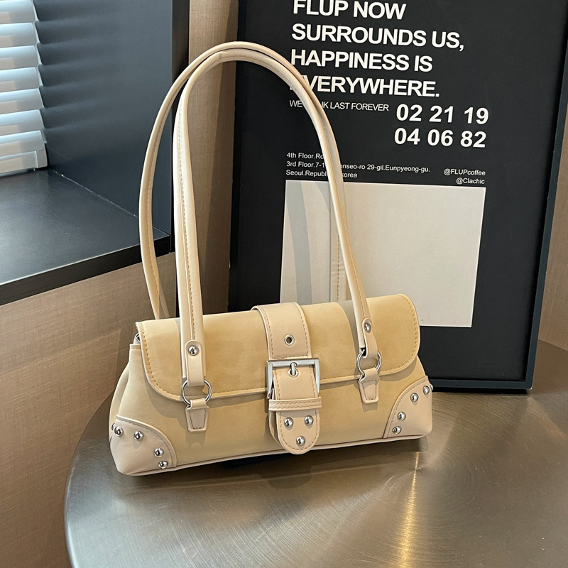 New retro rivet underarm bag, women's PU shoulder bag, niche French-style commuter handbag, fashionable and casual, versatile bag
