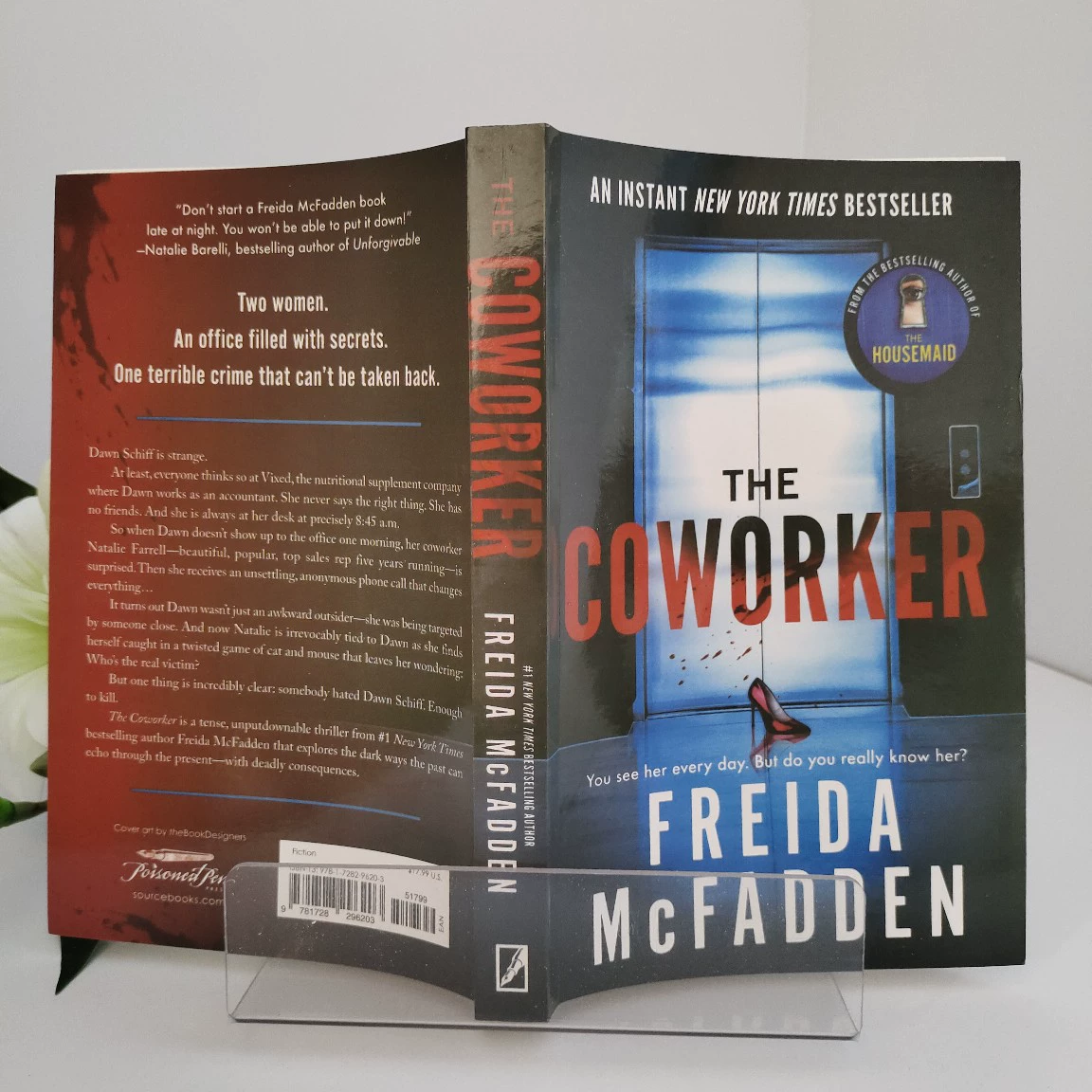 Книга (Freida McFadden) The Coworker — английское издание, детектив и триллер, мягкая обложка