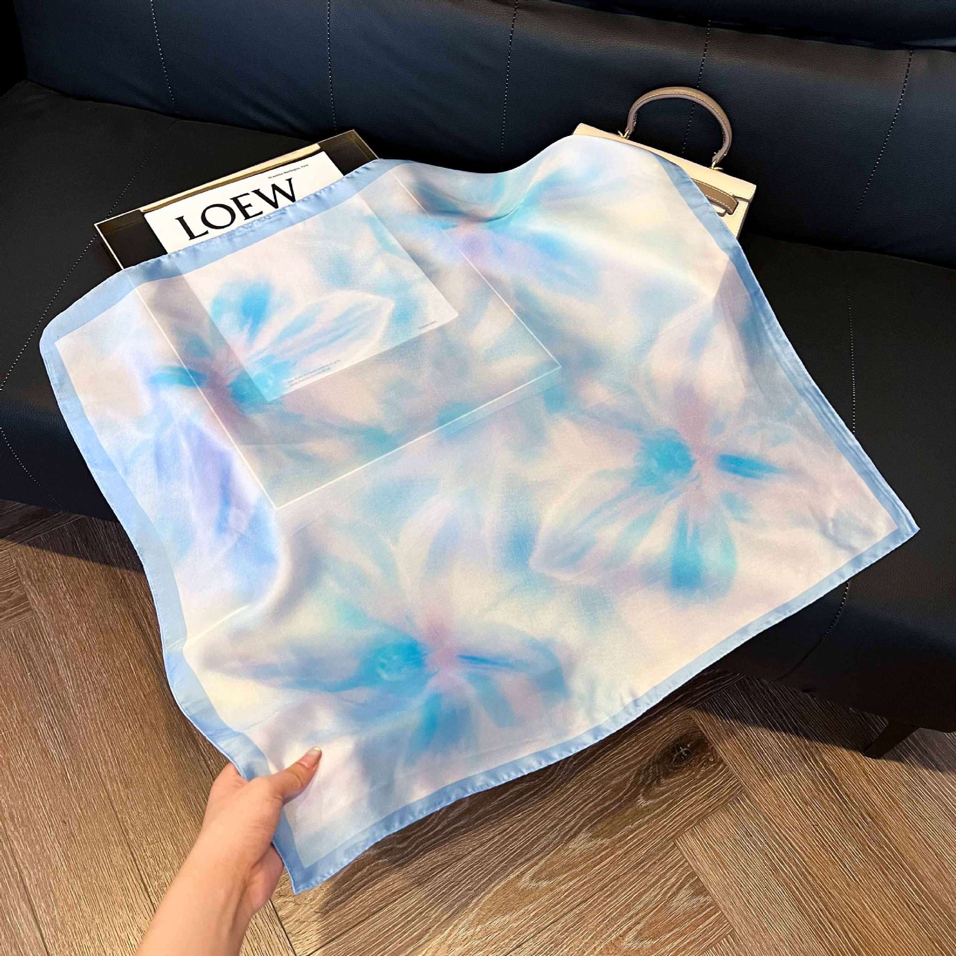 Transfronterizos nuevos bufandas de seda azul de alto nivel de seda cuadrada de simulación bufandas de moda de decoración de moda de combinación bolsa correa de pelo bufandas profesionales