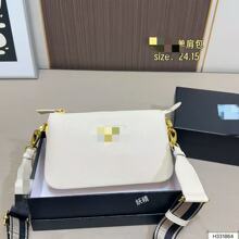 P普家三角标荔枝鹿皮纹单肩斜挎包奢侈品牛角包腋下包1BH193