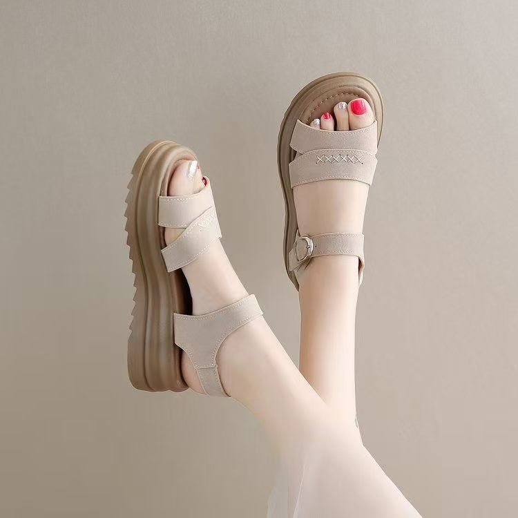 2026 nueva primavera y verano con suela gruesa transpirable no se cansa pies de moda versátil y cómodo con suela blanda sandalias romanas