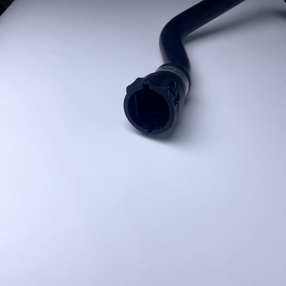 8R0819334Ac Engine Heater Water Pipe Is Suitable for Audi Q5 Porsche Macan Hose Pipe