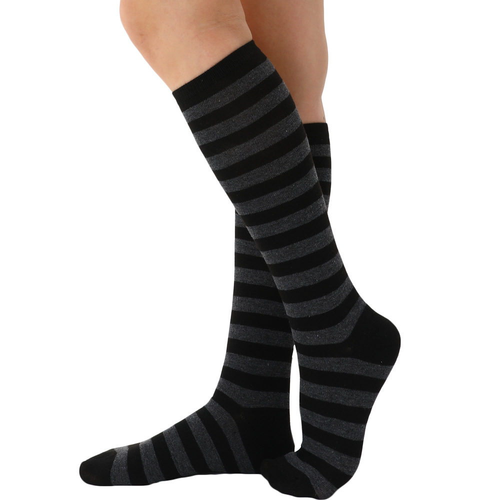 Calcetines de media pantorrilla de las mujeres japonesas calcetines hasta la rodilla a rayas calcetines de mujer estilo universitario fábrica al por mayor