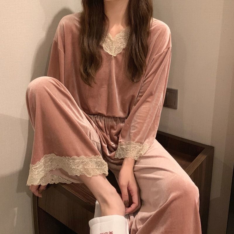 Autumn and winter plus-size women's gold velvet pajamas, lace V-neck, long-sleeved, long-pants, smooth and comfortable, can be worn as home clothes