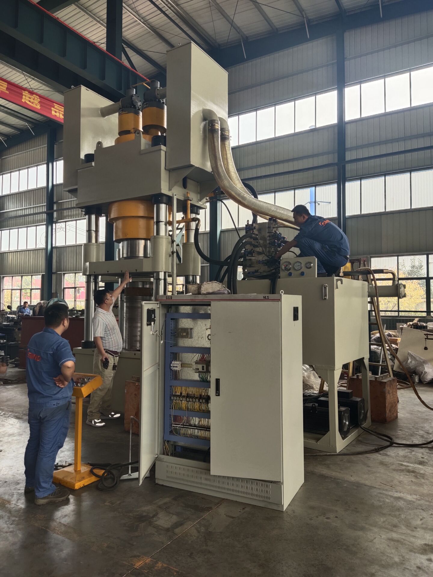 四柱液压机300吨四柱压力机350吨四柱油压机500吨四柱液压机630吨