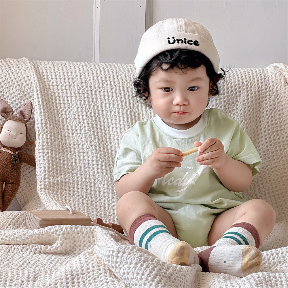 Verano 2024 mamelés delgados para bebés, estilo coreano, pedo, bebé masculino, ropa de salida de clase, mono con letras