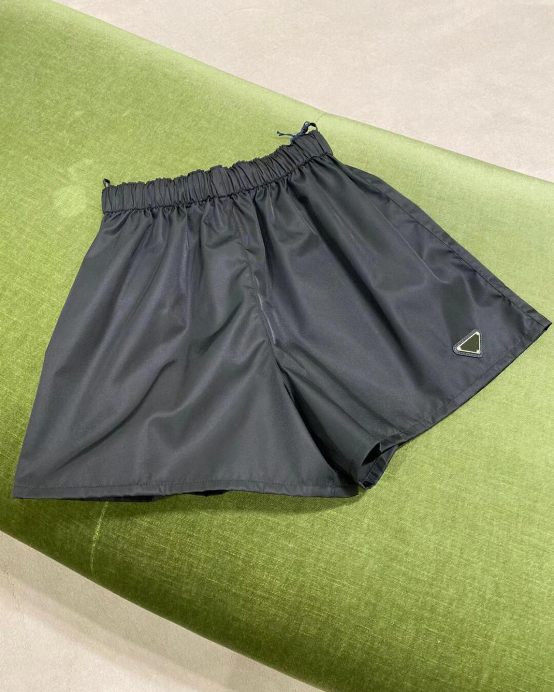 검은색 반바지