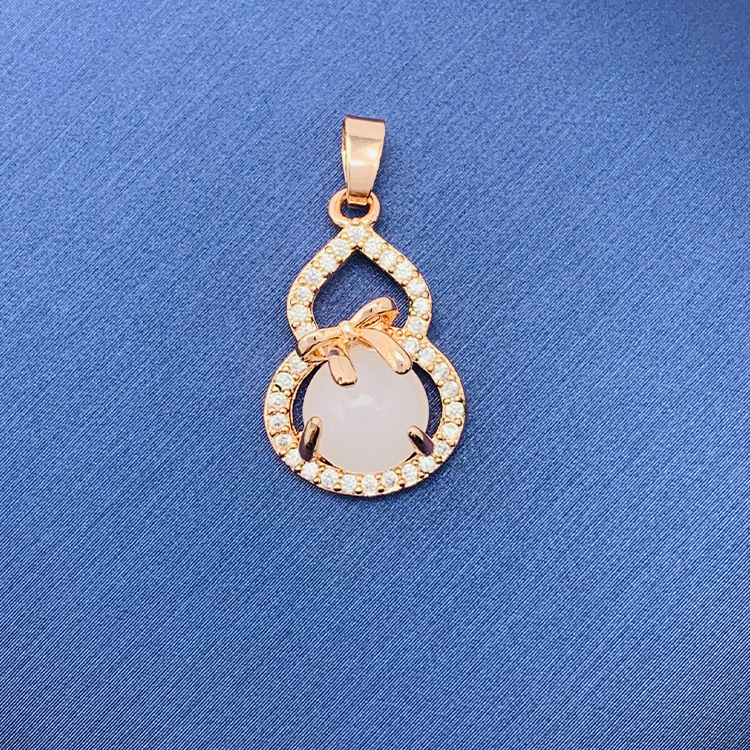 百種類のペンダントは心のままにファッションの経典を配合します。カップルの美しいペンダントは親友のアクセサリーを送ります。