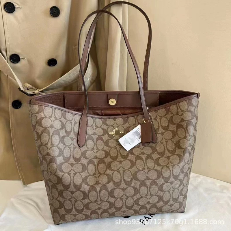 Сумка-тоут (Coach) 33×29×16 см, магнитная застёжка, вместительная сумка через плечо