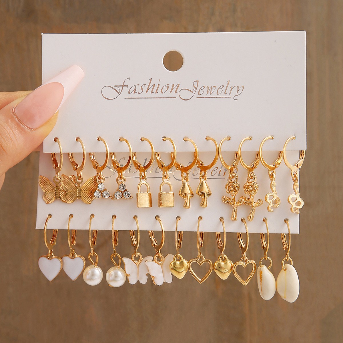 欧美跨境新款珍珠女士耳环 复古金色耳圈套装6件套Earrings Set 欧美跨境新款珍珠女士耳环 复古金色耳圈套装6件套Earrings Set