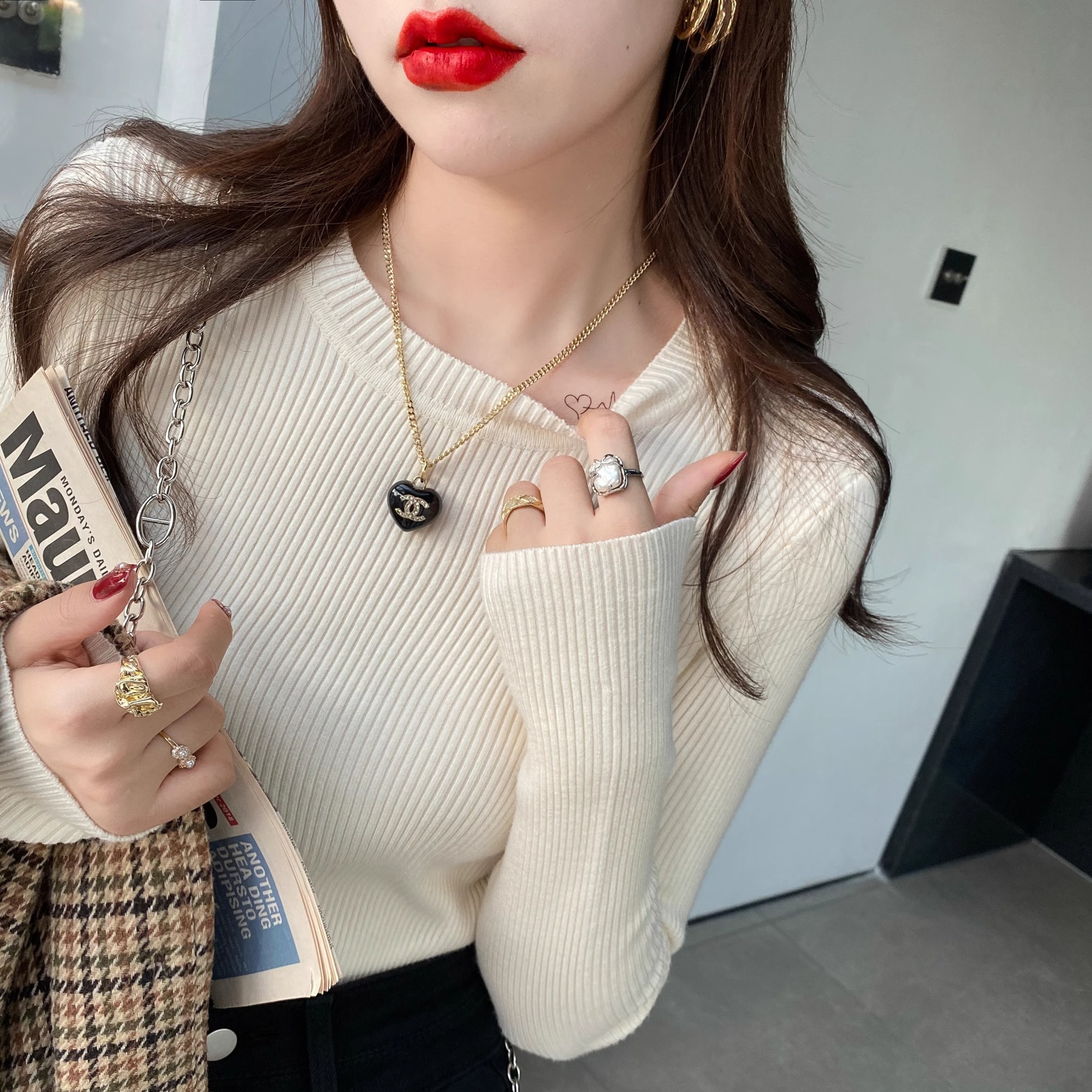 White Sweater Women's Autumn and Winter Base Shirt Suit Inner 2024 New High-end Thin Top Autumn and Winter Sweater