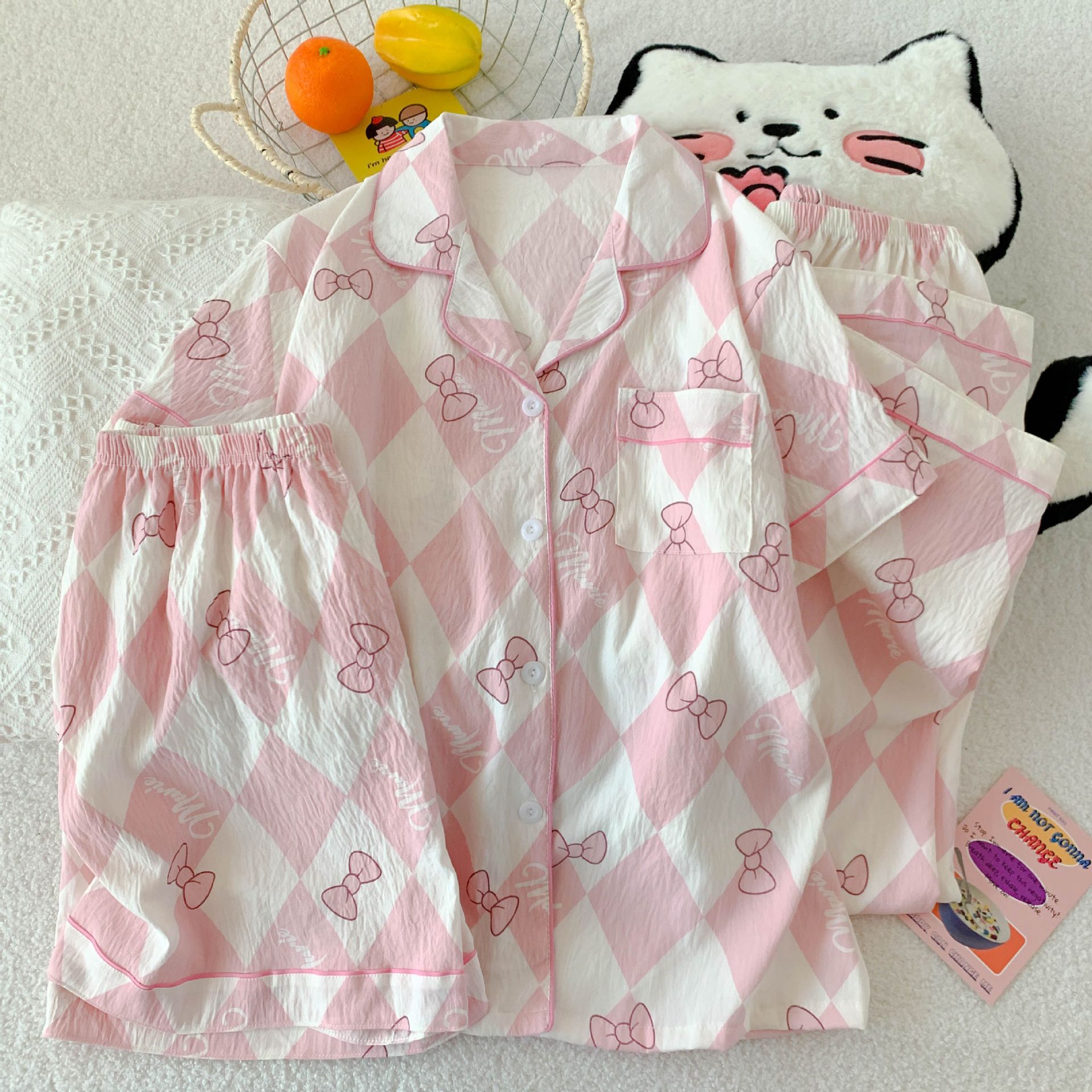 Al por mayor transfronterizo nuevo pijama de mujer tres piezas cardigan con solapa mangas cortas pantalones cortos KT gato dibujos animados cubierta de ropa doméstica