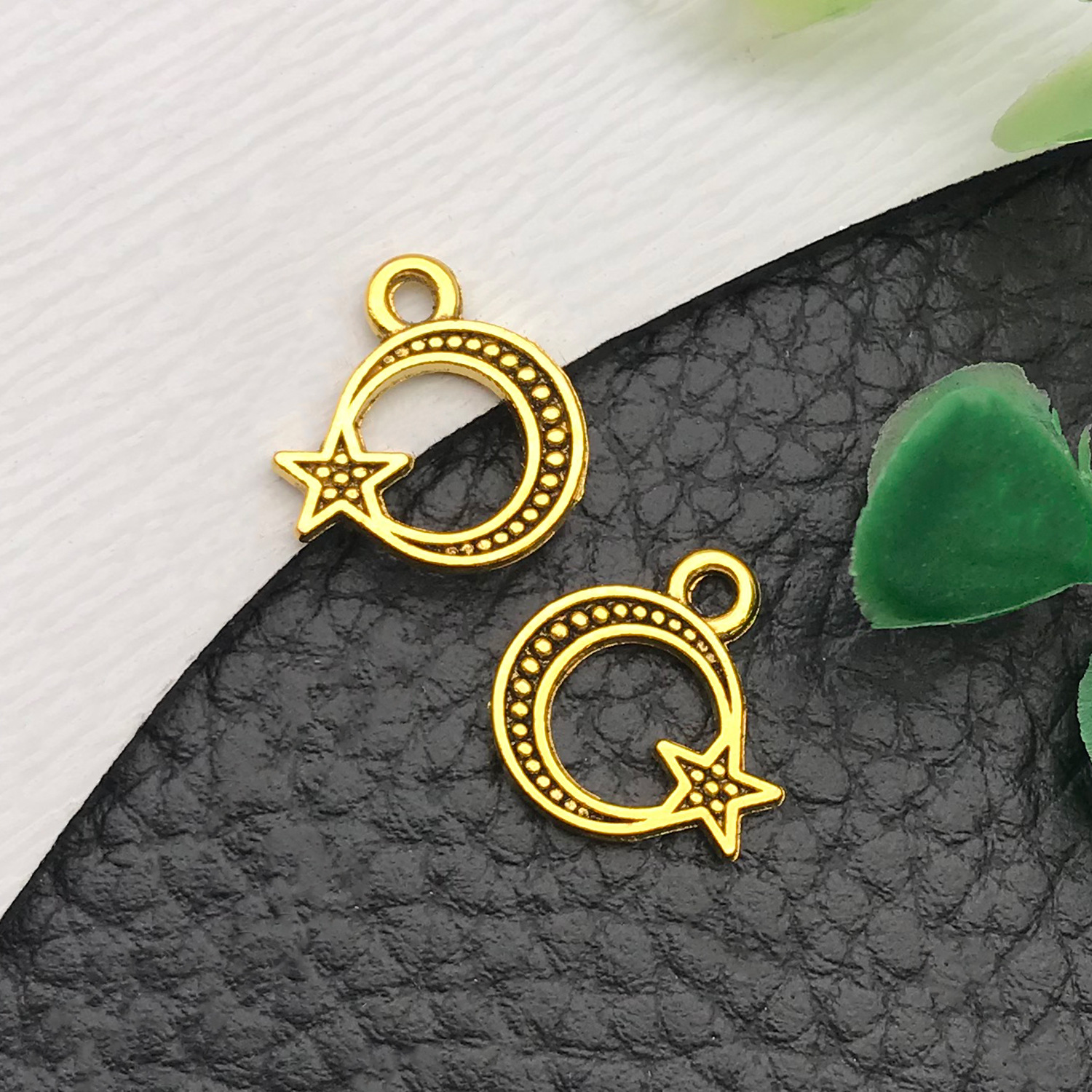 13576-古金锌合圆形月亮星星12x13-0.6g