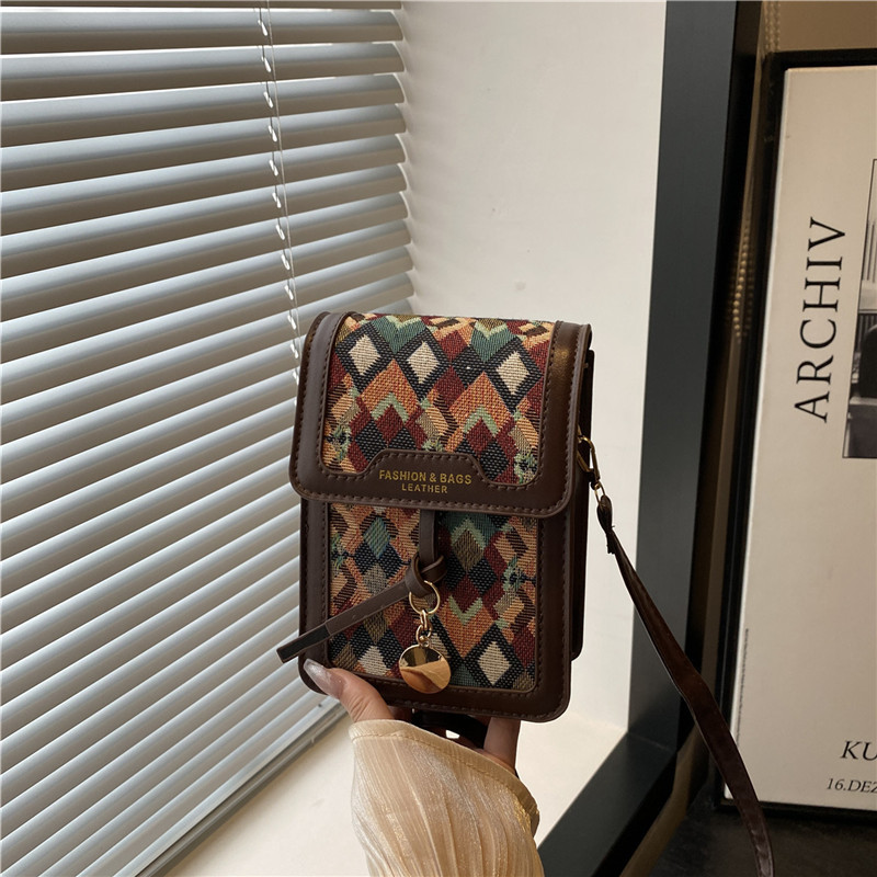 Bagos de alta sensación de nicho para mujeres nuevas bolsas de mochila retro bolsas de mochila francesa de hombro para mujeres transfronterizas