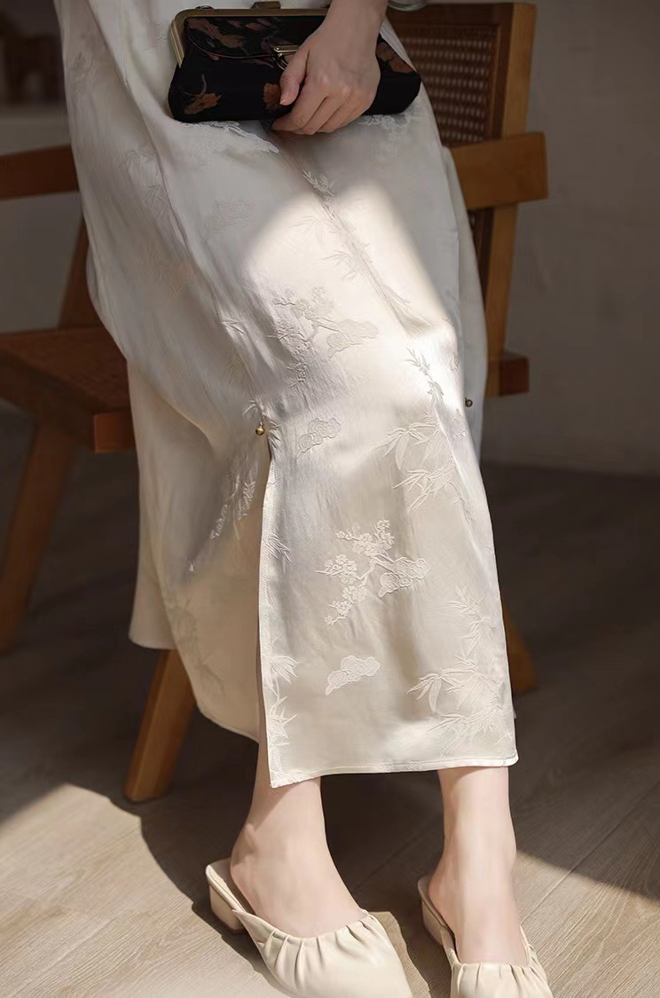 Đầm suông midi sườn xám cách tân cổ điển Trung Hoa dáng quả lê trắng — Váy liền màu trắng chi tiết 6