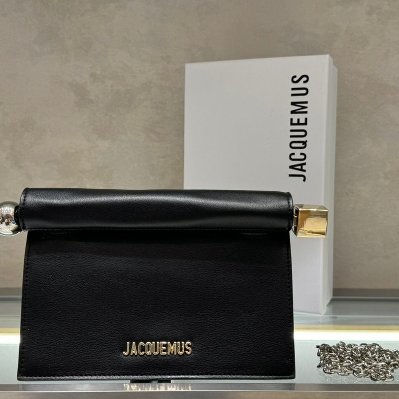 Jacquemus üslubunda qatlanan zəncirli kiçik çanta