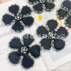 花边;布贴;钮扣