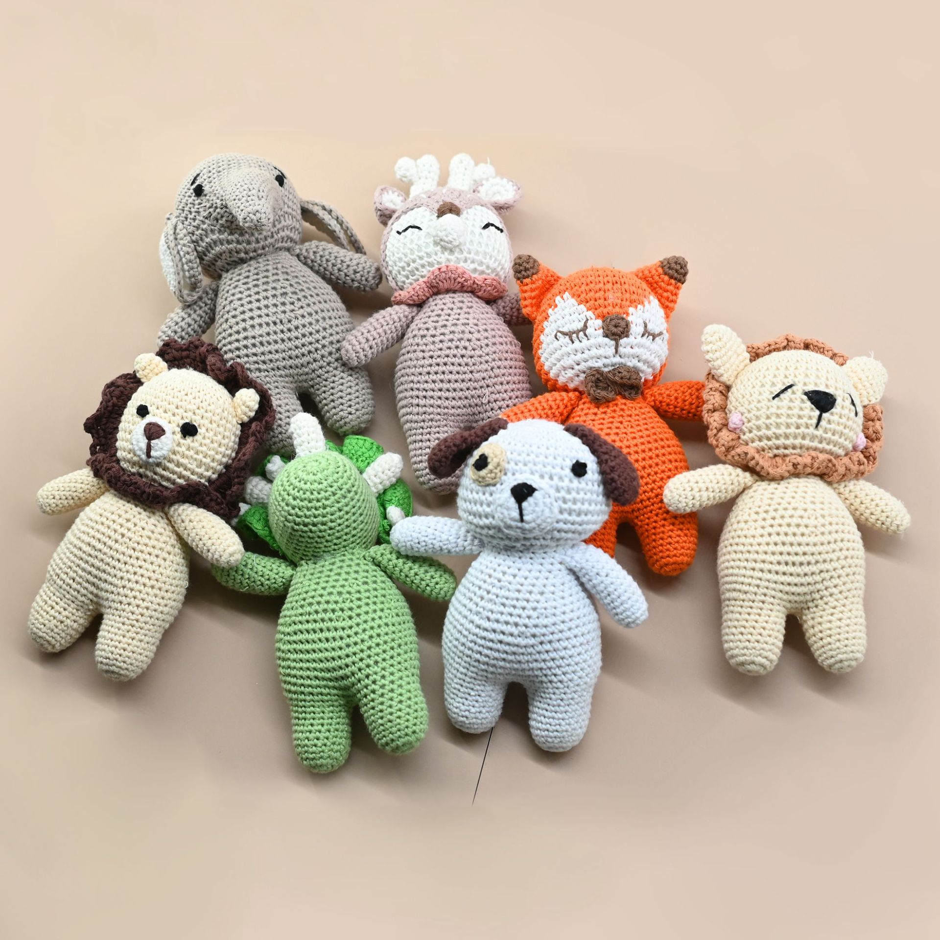 Nuevo estilo creativo tejido a mano ganchillo campana peluche muñeca caja de regalo animal de punto muñeca de bricolaje para niños