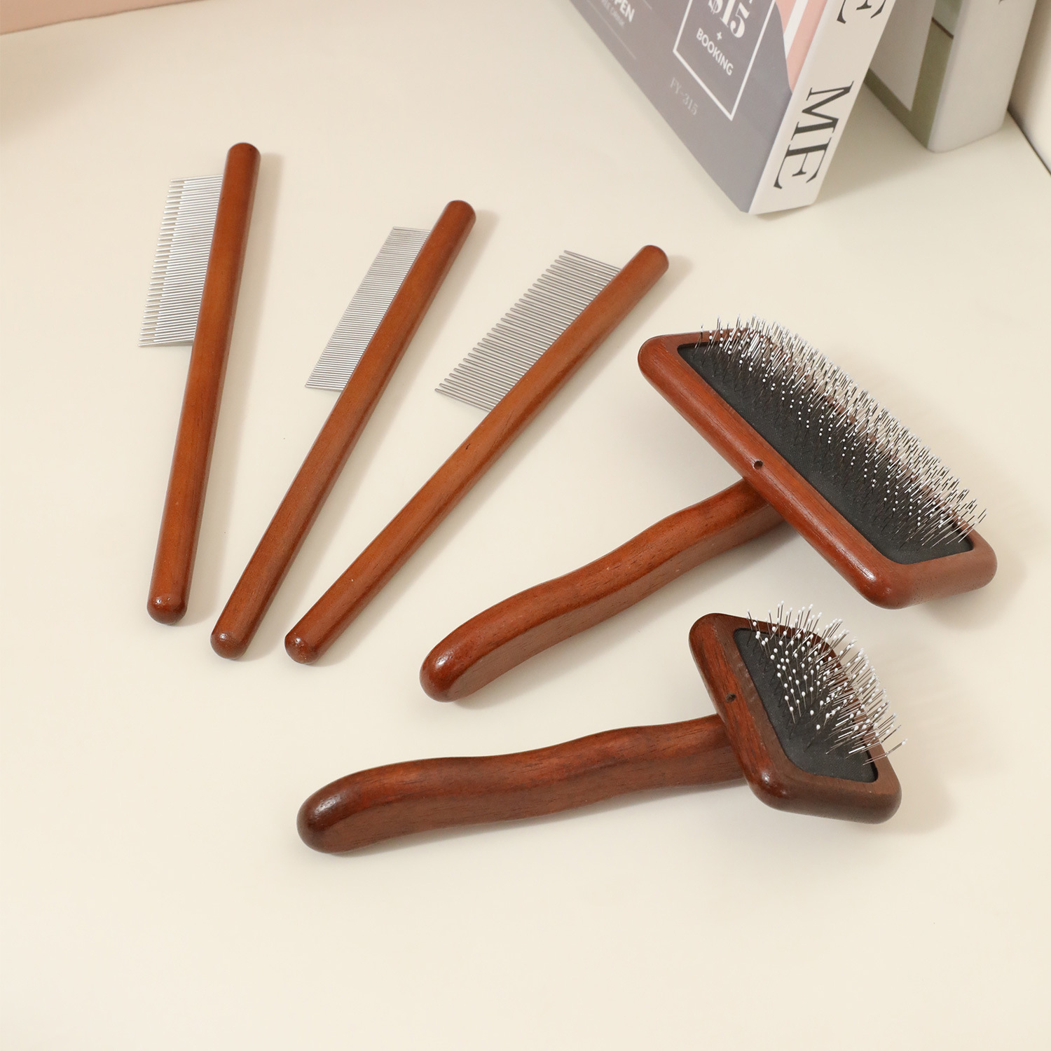 Taotao Pet Spot Mango de madera maciza Almohadilla de aire Alambre Peine de dientes densos Peine para perros Fabricante Cepillo para eliminar el pelo Cepillo para gatos