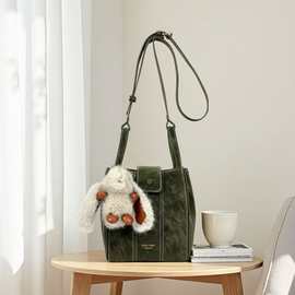 秋露青茵水桶包2025巨好看的包包女手提单肩斜挎小包工厂一件代发