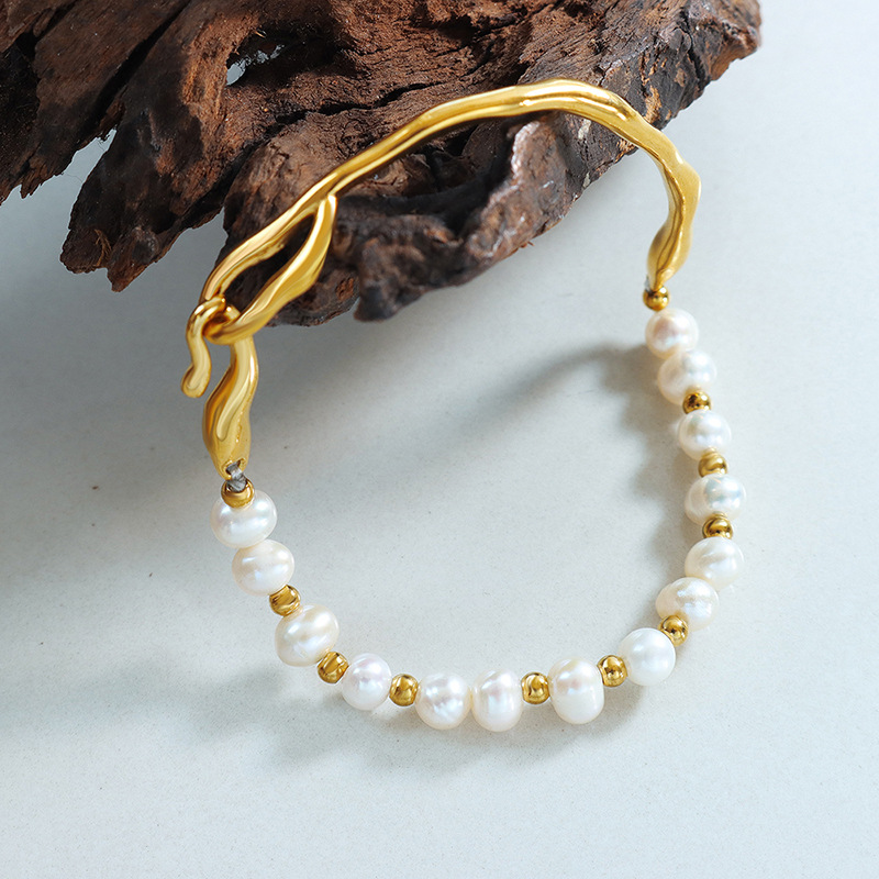 Bracciale in acciaio al titanio personalizzato con perle d'acqua dolce, temperamento alla moda, catena per il migliore amico, braccialetto alla moda in stile retrò, resistente allo sbiadimento_voghion.com