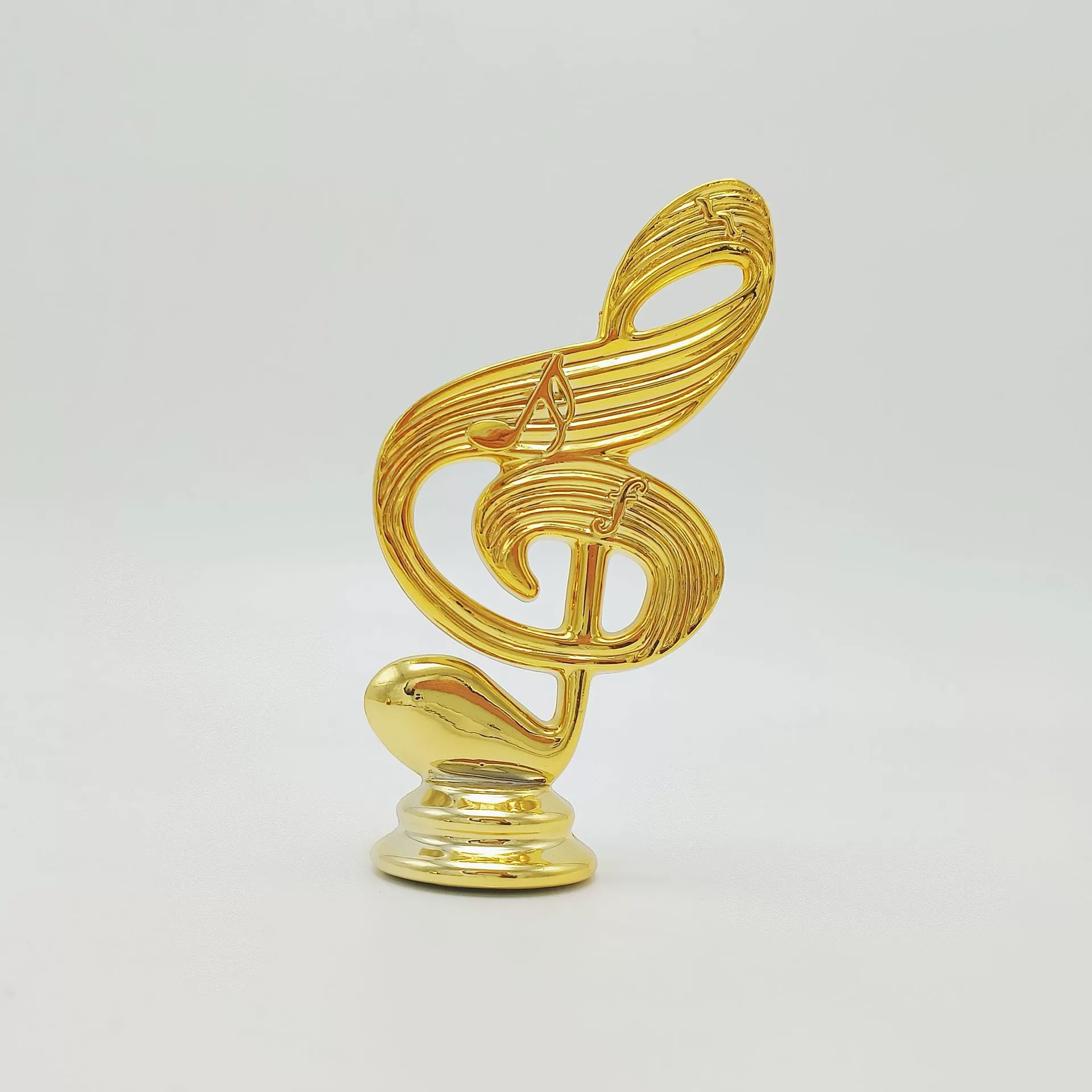 Оптовые креативные товары от производителя: пластиковые наградные знаки-топперы для музыкальных конкурсов, музыкальные элементы