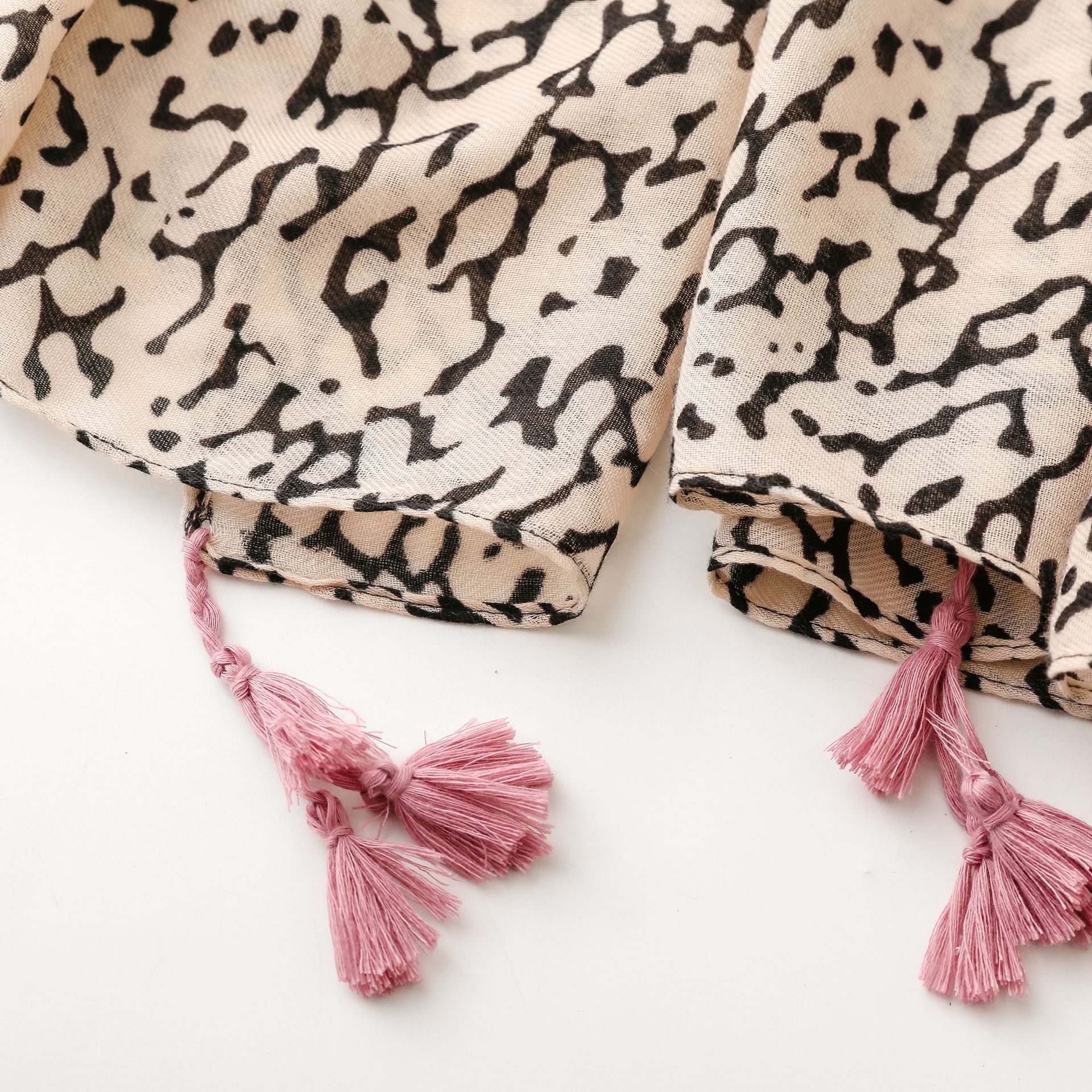 Women's Fashion Leopard Polyester Printing Winter Scarves display picture 2