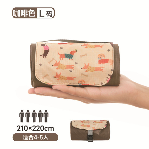 Handheld light and thin beach carpet for traveling for camping