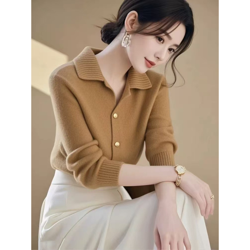 Temperamento polo cuello de manga larga camisa de punto 2025 productos europeos chaqueta de explosión estilo francés elegante delgado suéter de base