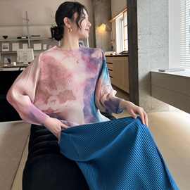 专柜品质2026秋春新款三宅高端褶皱日韩休闲时尚印花蝙蝠袖上衣