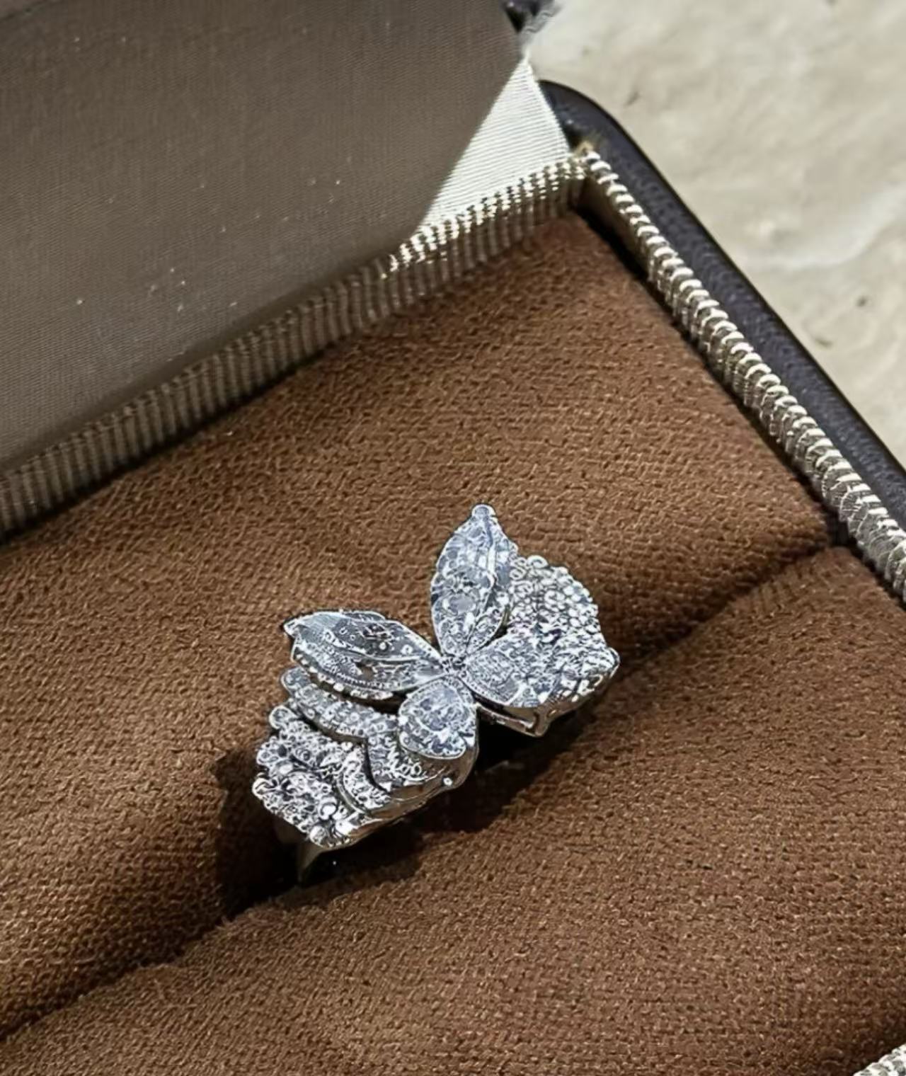 Designer Ring Mit Funkelnder Schleife Und Strassbesatz_voghion.com