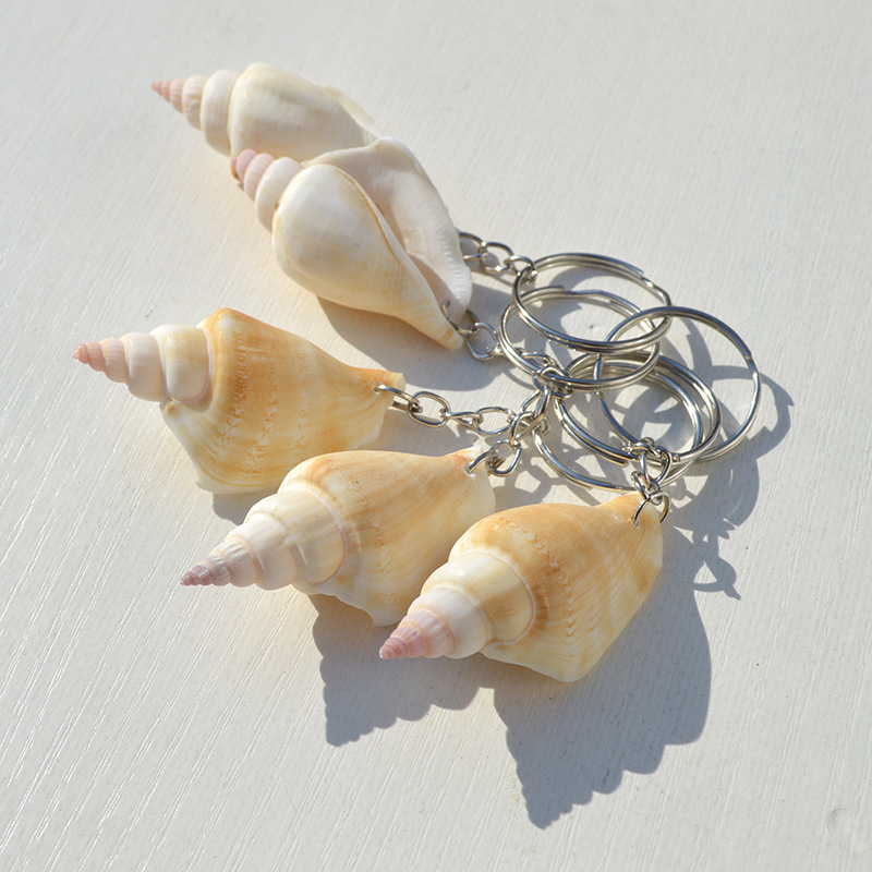 분홍색 팁과 흰색 입 나사 열쇠 고리