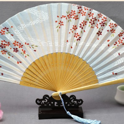 Venta directa de fábrica semi-hecho a mano semi-mecánico de estilo japonés ventilador de las mujeres ventilador plegable japonés al por mayor regalo de mano ventilador plegable de Bambú