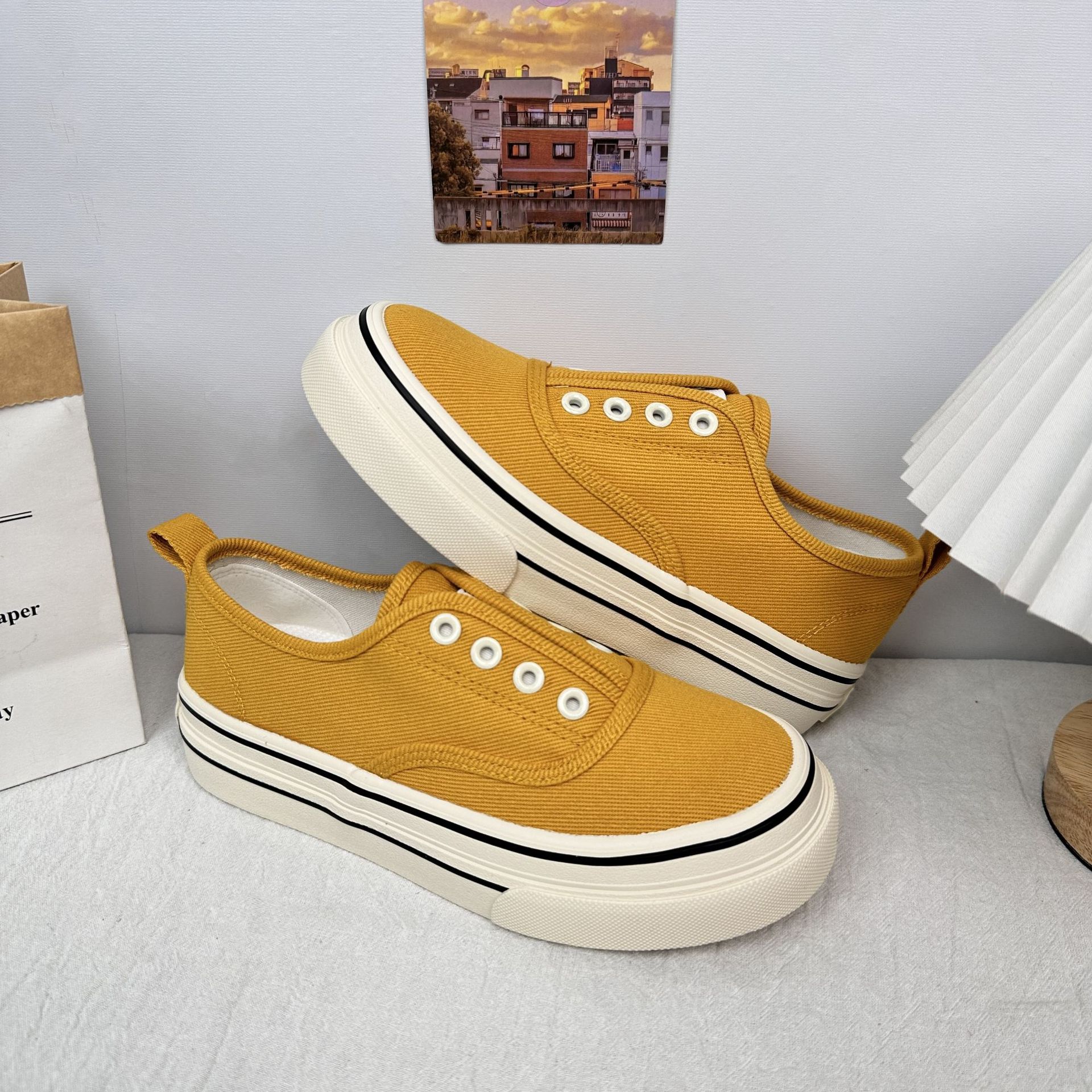 6650 zapatos de lona de color sólido de estilo simple 2025 verano nuevo estilo de un pie zapatos casuales de suela gruesa de corte bajo