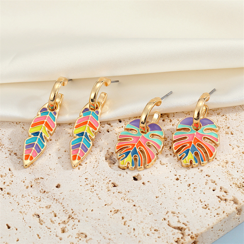 Bohemian Retro Color Dripping Leaf Earrings Metal Hoop Pendant Earrings display picture 4