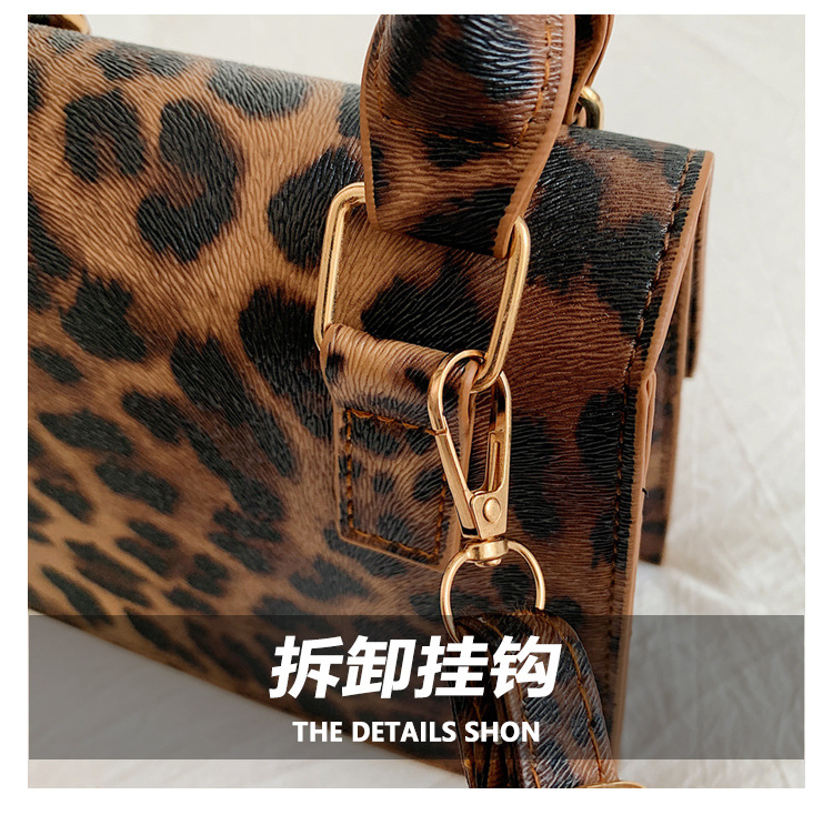 The new leopard print handbag is trendy and stylish. The crossbody bag has a simple texture and a spicy girl style. It is a unique single-shoulder small square bag undefined