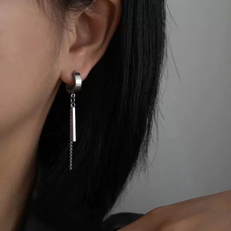 Korean Style Hip-Hop Punk Tassel Chain Earrings for Men and Women, Simple and Cool Style Titanium Steel Pierced Ear Clip Couple Earrings