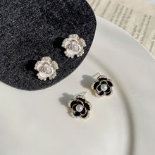 S925银针韩国新款黑白玫瑰耳钉气质时尚珍珠耳钉小众设计甜美耳饰