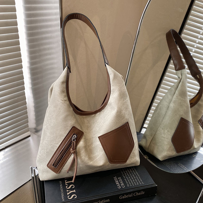 2025 nueva tendencia de gran capacidad bolsas de hombro de moda para viajar al trabajo bolsas de mochilas de color contrastante empalme de moda bolsas de mujer