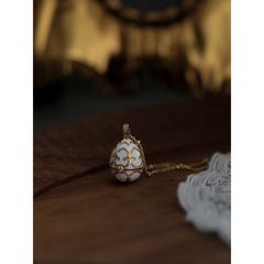 天使の色の卵の白いエナメルの祝日の限定ペンダントはネックレスのセーターのチェーンのオリジナルの大衆の設計を開けることができます。