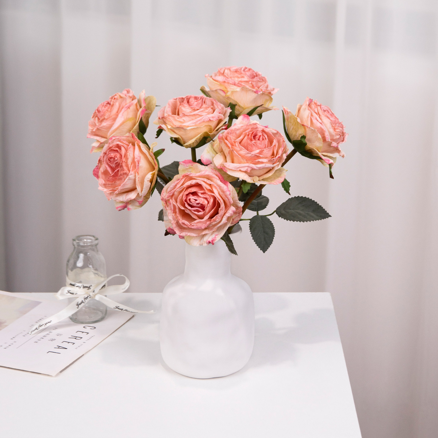 Rosas de seda de imitación de flores de lichia rosa mano ramo de flores decoración interior europea flores falsas