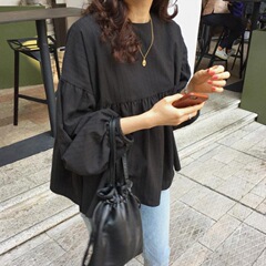 早秋の春と秋の甘さの灯籠の袖のシャツの韓国版の薄い長袖の子供のシャツの女性はゆったりとしていて腹の上着を隠します。