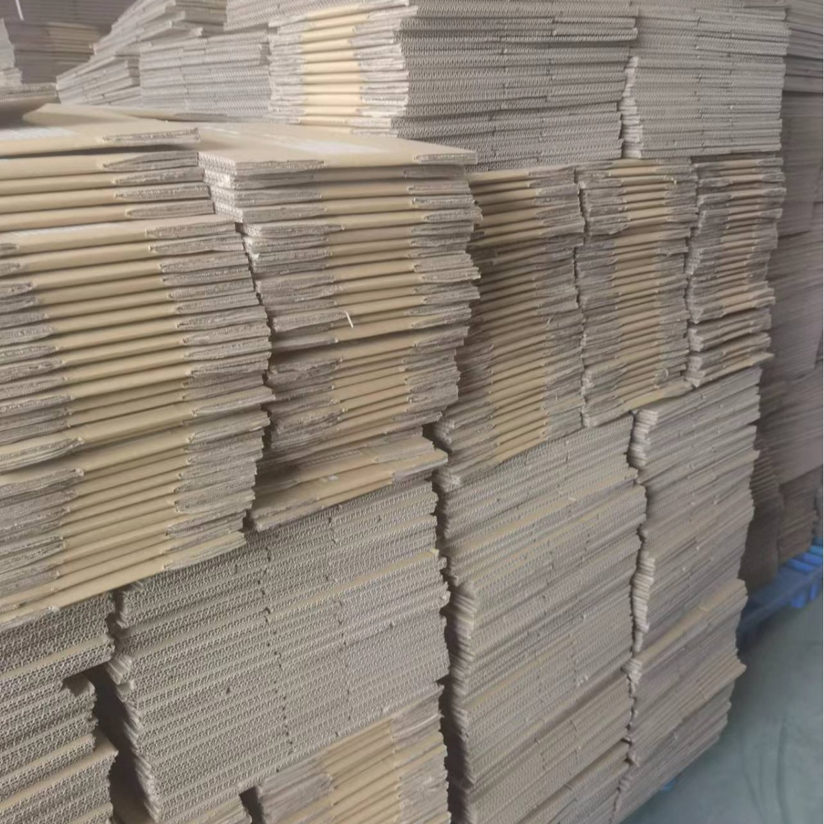 打折纸箱折叠纸箱二手纸箱全新纸箱成品纸箱瓦楞纸板纸箱快递纸箱