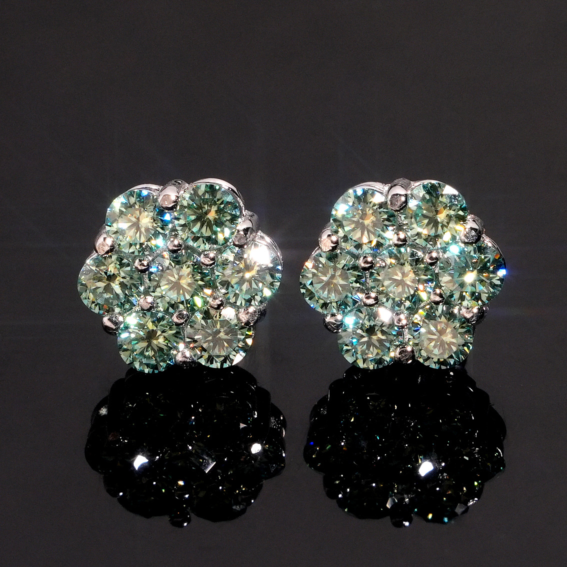 플래티넘 + 청록색 모이사나이트