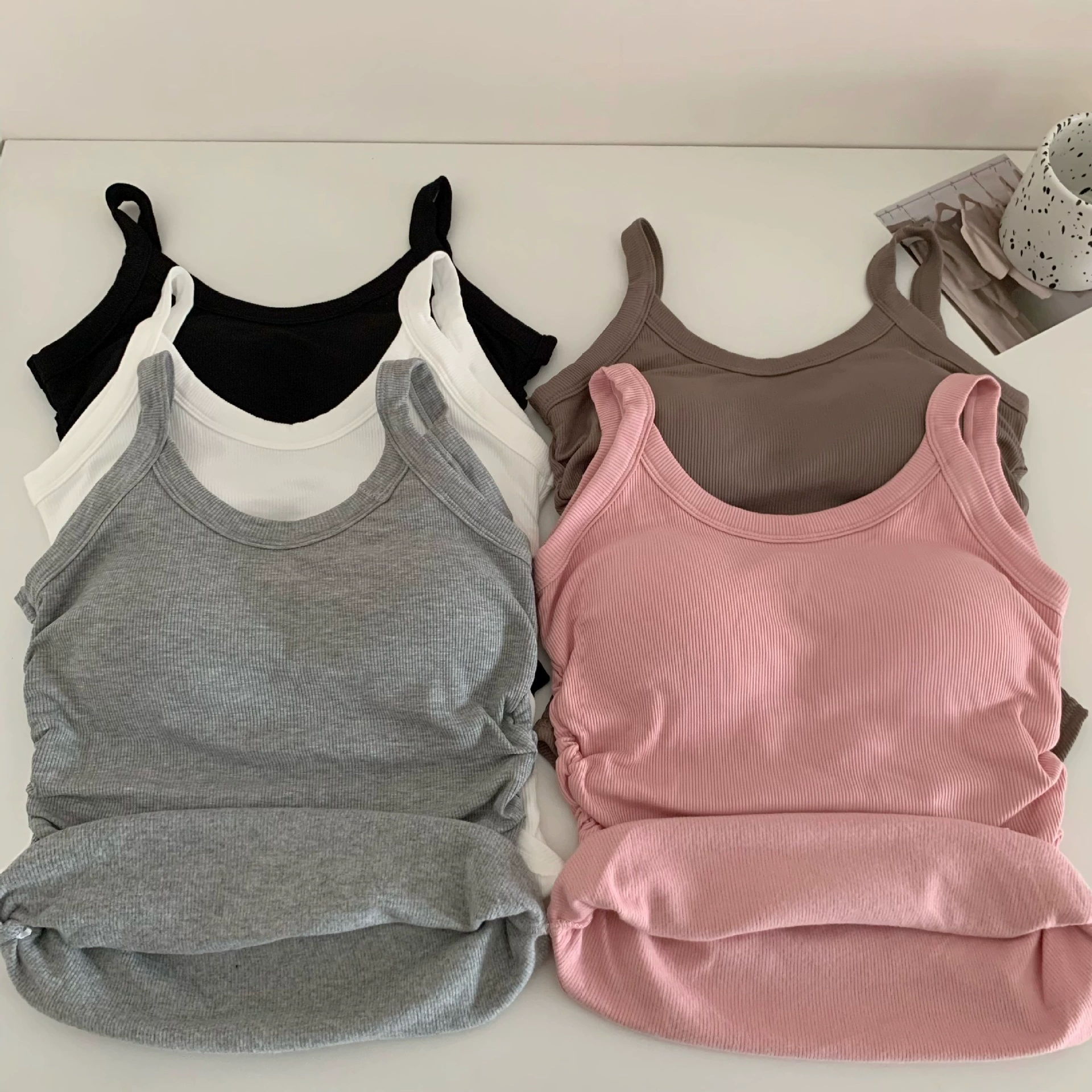 Топ-майка из велюра с подкладкой, one-size (80–130 цзинь), с чашками и поддержкой спины